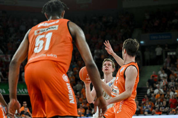 再次向我们 再次向我们